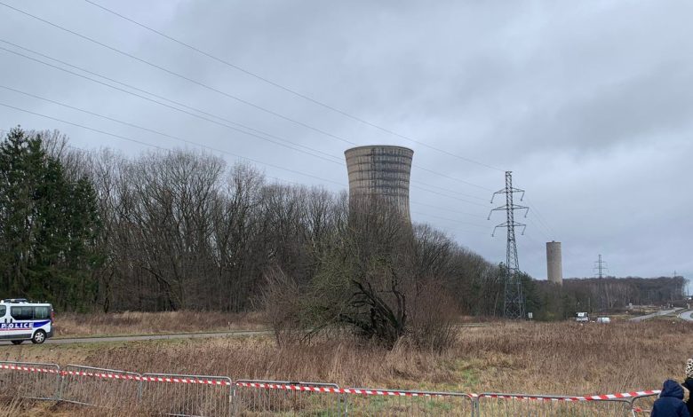 فرنسا-تتخلص-من-محطة-كهرباء-تعمل-بالفحم.-وتفجير-أطول-برج-تبريد-(فيديو)